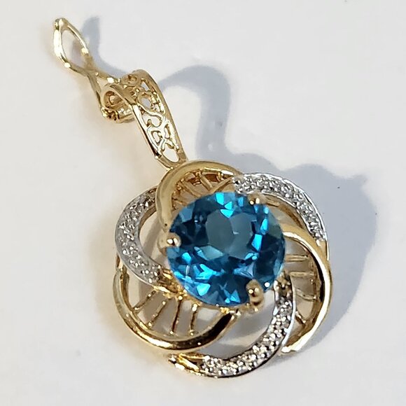 [SOLD] 80's 14K White & Yellow Gold Natural Blue Topaz Hinged Bail Pendant - Picture 5 of 15